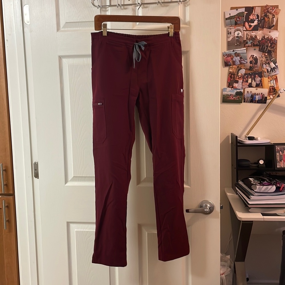 Yola Figs scrub pants in a size petite small burgundy color! Gently used!